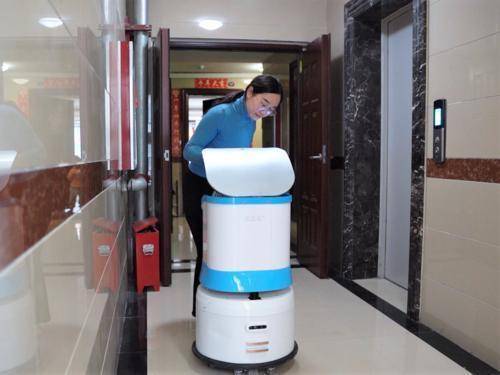 智慧化配送新里程 鄭州機(jī)器人配送服務(wù)正式啟動